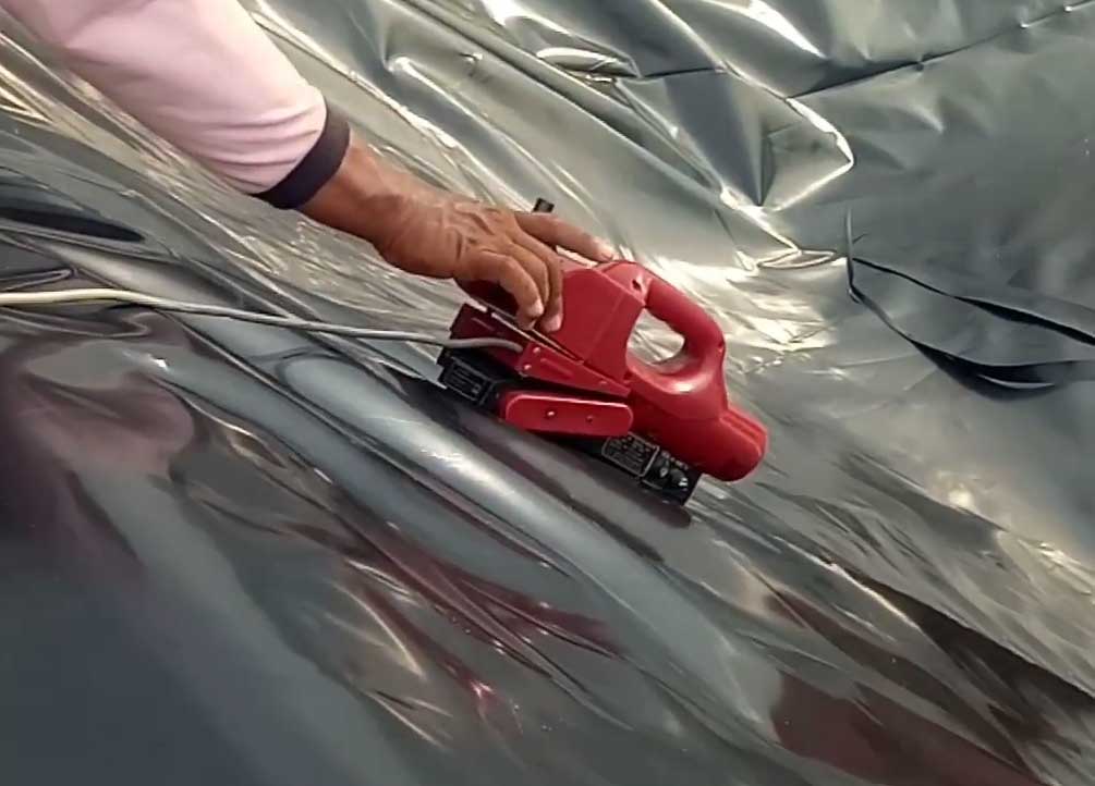 M&aacute;y h&agrave;n bạt nhựa ao nu&ocirc;i t&ocirc;m RFT501